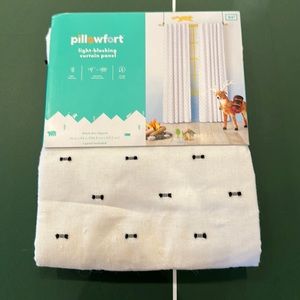 Pillowfort light blocking curtain panel 42“ x 84“ black dot